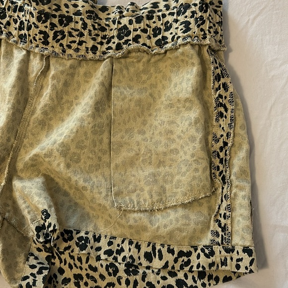 Jolt leopard print shorts. Size Medium - Picture 5 of 8